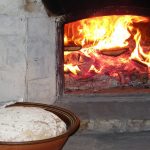 Brøddeig framfor steinomnen