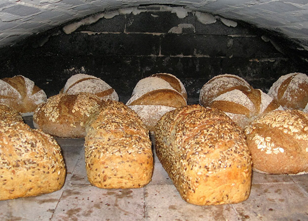 Brød som steiker i bakaromnen