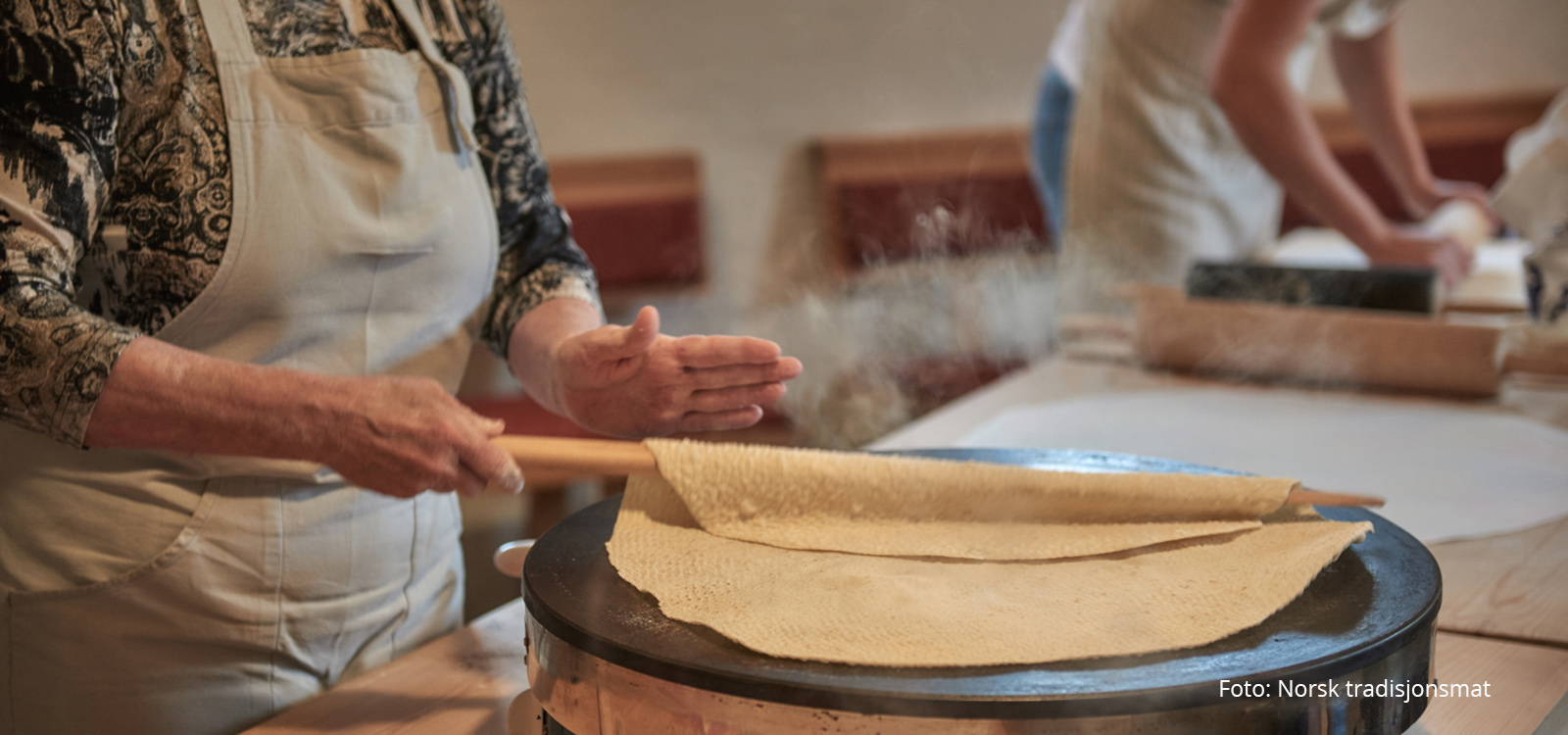 Lefsebaking. Foto: Norsk tradisjonsmat